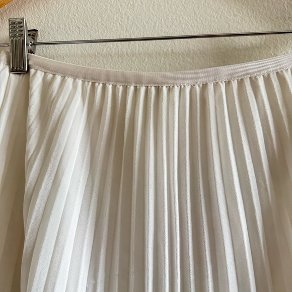 Aritzia Babaton White Jude Midi Pleated Skirt size Small - Picture 5 of 11